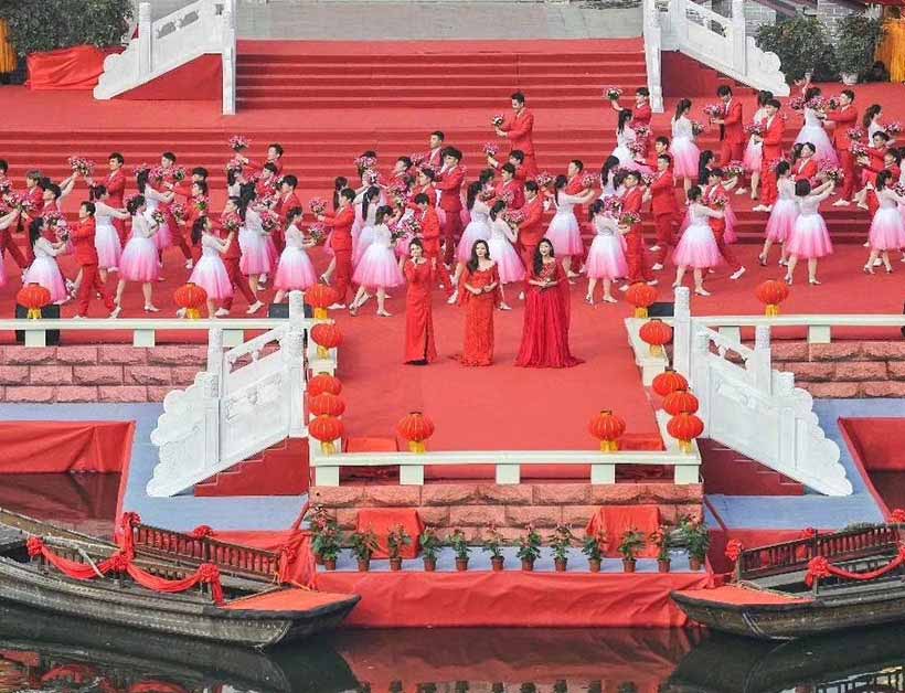 央視唱響新時(shí)代，走進(jìn)臺(tái)兒莊雙層水上舞臺(tái)